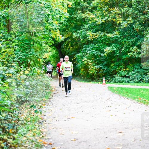 12.10.2025 - Bramfelder Halbmarathon 2025 Dr. Thomas Lammeyer http://msf.ph/oto/9352420 12.10.2025 10:43:38 Laufen 2643 meine-sportfotos.de