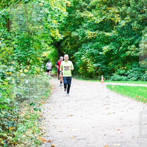 12.10.2025 - Bramfelder Halbmarathon 2025 Dr. Thomas Lammeyer http://msf.ph/oto/9352422 12.10.2025 10:43:38 Laufen 2643 meine-sportfotos.de