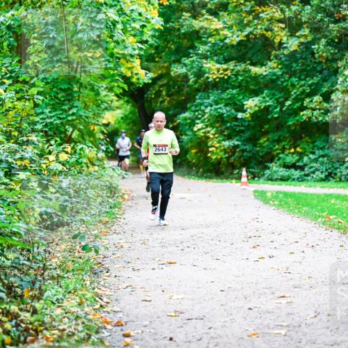 12.10.2025 - Bramfelder Halbmarathon 2025 Dr. Thomas Lammeyer http://msf.ph/oto/9352425 12.10.2025 10:43:39 Laufen 2643 meine-sportfotos.de
