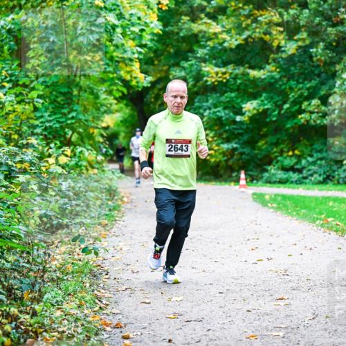 12.10.2025 - Bramfelder Halbmarathon 2025 Dr. Thomas Lammeyer http://msf.ph/oto/9352437 12.10.2025 10:43:41 Laufen 2643 meine-sportfotos.de