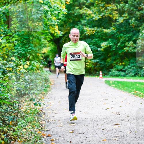 12.10.2025 - Bramfelder Halbmarathon 2025 Dr. Thomas Lammeyer http://msf.ph/oto/9352438 12.10.2025 10:43:41 Laufen 2643 meine-sportfotos.de