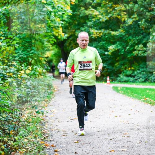 12.10.2025 - Bramfelder Halbmarathon 2025 Dr. Thomas Lammeyer http://msf.ph/oto/9352439 12.10.2025 10:43:41 Laufen 2643 meine-sportfotos.de