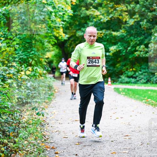 12.10.2025 - Bramfelder Halbmarathon 2025 Dr. Thomas Lammeyer http://msf.ph/oto/9352440 12.10.2025 10:43:41 Laufen 2643 meine-sportfotos.de