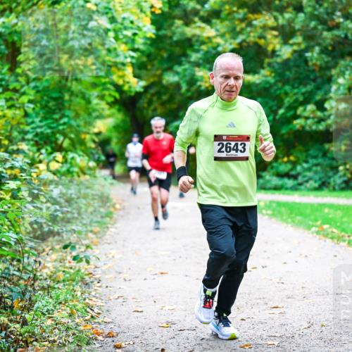 12.10.2025 - Bramfelder Halbmarathon 2025 Dr. Thomas Lammeyer http://msf.ph/oto/9352442 12.10.2025 10:43:41 Laufen 2643 meine-sportfotos.de