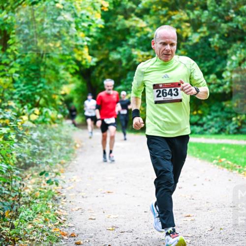 12.10.2025 - Bramfelder Halbmarathon 2025 Dr. Thomas Lammeyer http://msf.ph/oto/9352443 12.10.2025 10:43:42 Laufen 34, 2643 meine-sportfotos.de