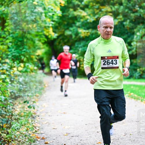 12.10.2025 - Bramfelder Halbmarathon 2025 Dr. Thomas Lammeyer http://msf.ph/oto/9352444 12.10.2025 10:43:42 Laufen 34, 2643 meine-sportfotos.de
