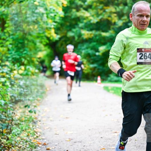 12.10.2025 - Bramfelder Halbmarathon 2025 Dr. Thomas Lammeyer http://msf.ph/oto/9352446 12.10.2025 10:43:42 Laufen 34, 2643 meine-sportfotos.de