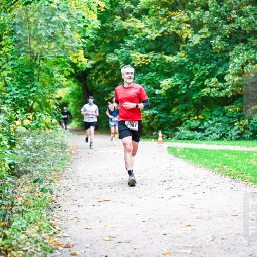12.10.2025 - Bramfelder Halbmarathon 2025 Dr. Thomas Lammeyer http://msf.ph/oto/9352450 12.10.2025 10:43:43 Laufen 2987 meine-sportfotos.de