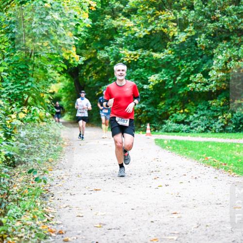 12.10.2025 - Bramfelder Halbmarathon 2025 Dr. Thomas Lammeyer http://msf.ph/oto/9352451 12.10.2025 10:43:43 Laufen 2987 meine-sportfotos.de