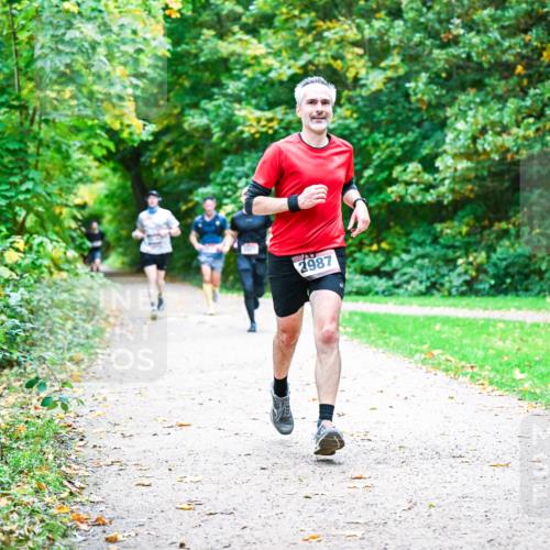 12.10.2025 - Bramfelder Halbmarathon 2025 Dr. Thomas Lammeyer http://msf.ph/oto/9352458 12.10.2025 10:43:44 Laufen 2987 meine-sportfotos.de