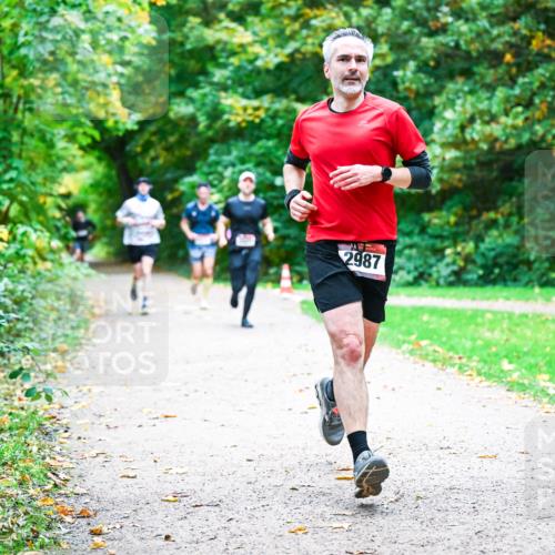 12.10.2025 - Bramfelder Halbmarathon 2025 Dr. Thomas Lammeyer http://msf.ph/oto/9352461 12.10.2025 10:43:44 Laufen 2987 meine-sportfotos.de