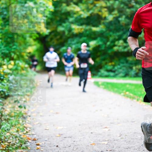 12.10.2025 - Bramfelder Halbmarathon 2025 Dr. Thomas Lammeyer http://msf.ph/oto/9352463 12.10.2025 10:43:45 Laufen 2987 meine-sportfotos.de