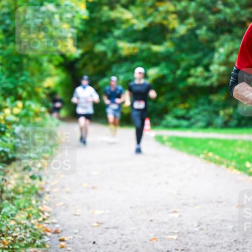 12.10.2025 - Bramfelder Halbmarathon 2025 Dr. Thomas Lammeyer http://msf.ph/oto/9352464 12.10.2025 10:43:45 Laufen 2987 meine-sportfotos.de