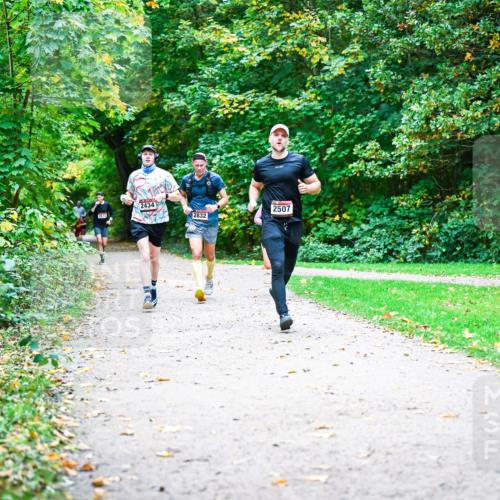 12.10.2025 - Bramfelder Halbmarathon 2025 Dr. Thomas Lammeyer http://msf.ph/oto/9352469 12.10.2025 10:43:46 Laufen 2434, 2832, 2507 meine-sportfotos.de