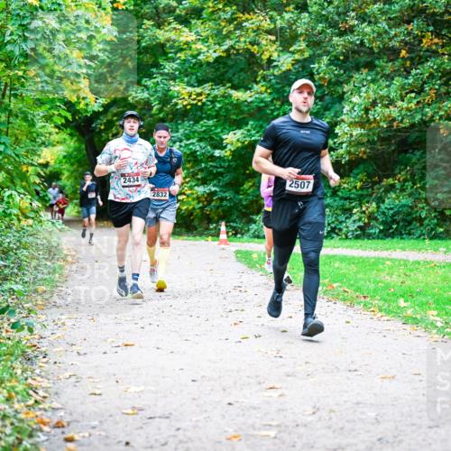12.10.2025 - Bramfelder Halbmarathon 2025 Dr. Thomas Lammeyer http://msf.ph/oto/9352476 12.10.2025 10:43:47 Laufen 2434, 2832, 2507 meine-sportfotos.de