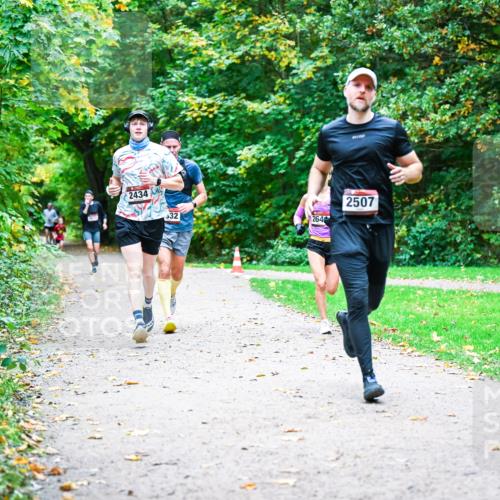 12.10.2025 - Bramfelder Halbmarathon 2025 Dr. Thomas Lammeyer http://msf.ph/oto/9352479 12.10.2025 10:43:48 Laufen 2434, 32, 264, 2507 meine-sportfotos.de