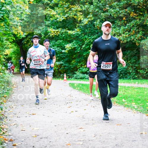 12.10.2025 - Bramfelder Halbmarathon 2025 Dr. Thomas Lammeyer http://msf.ph/oto/9352480 12.10.2025 10:43:48 Laufen 2434, 32, 2507 meine-sportfotos.de