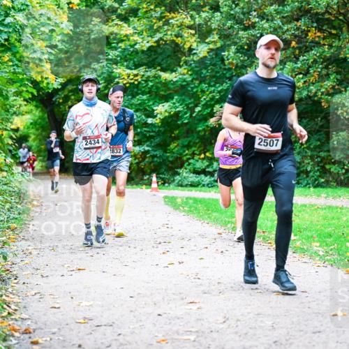 12.10.2025 - Bramfelder Halbmarathon 2025 Dr. Thomas Lammeyer http://msf.ph/oto/9352481 12.10.2025 10:43:48 Laufen 2434, 2832, 2507 meine-sportfotos.de