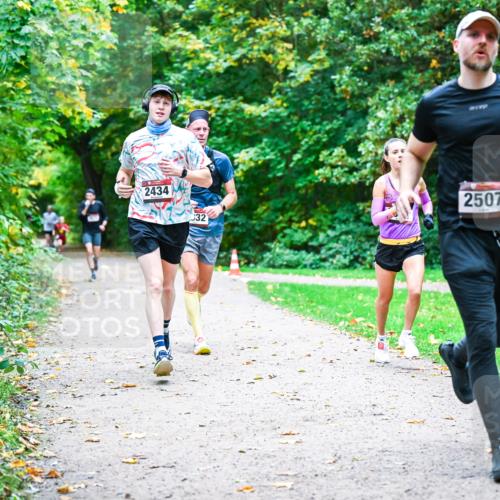 12.10.2025 - Bramfelder Halbmarathon 2025 Dr. Thomas Lammeyer http://msf.ph/oto/9352483 12.10.2025 10:43:48 Laufen 2434, 32, 2507 meine-sportfotos.de
