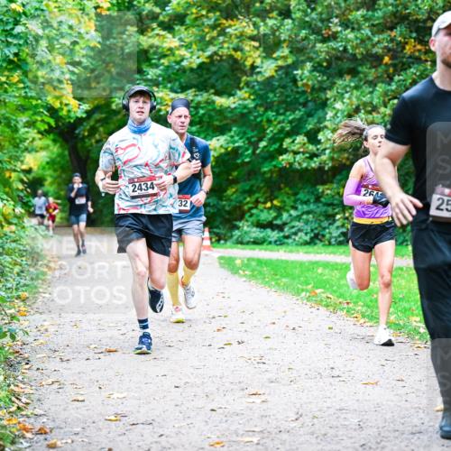 12.10.2025 - Bramfelder Halbmarathon 2025 Dr. Thomas Lammeyer http://msf.ph/oto/9352484 12.10.2025 10:43:48 Laufen 2434, 32, 1264, 2507 meine-sportfotos.de