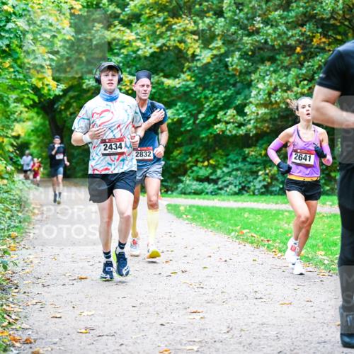 12.10.2025 - Bramfelder Halbmarathon 2025 Dr. Thomas Lammeyer http://msf.ph/oto/9352485 12.10.2025 10:43:49 Laufen 2434, 2832, 2641, 2507 meine-sportfotos.de