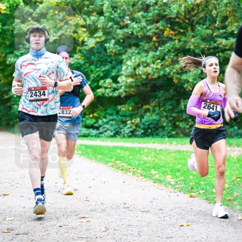 12.10.2025 - Bramfelder Halbmarathon 2025 Dr. Thomas Lammeyer http://msf.ph/oto/9352487 12.10.2025 10:43:49 Laufen 2434, 2832, 2641, 2507 meine-sportfotos.de