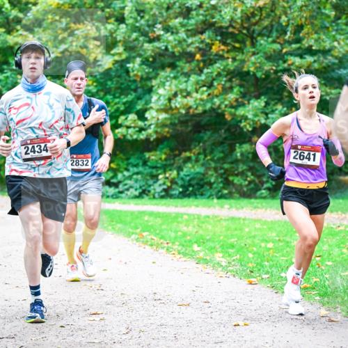 12.10.2025 - Bramfelder Halbmarathon 2025 Dr. Thomas Lammeyer http://msf.ph/oto/9352488 12.10.2025 10:43:49 Laufen 2434, 2832, 2641, 2, 25 meine-sportfotos.de