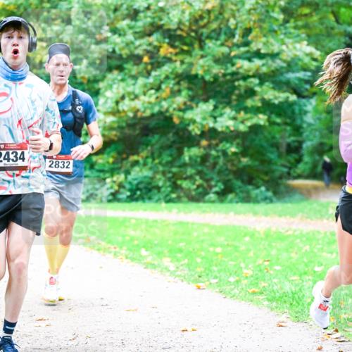 12.10.2025 - Bramfelder Halbmarathon 2025 Dr. Thomas Lammeyer http://msf.ph/oto/9352491 12.10.2025 10:43:50 Laufen 3, 2434, 2832 meine-sportfotos.de