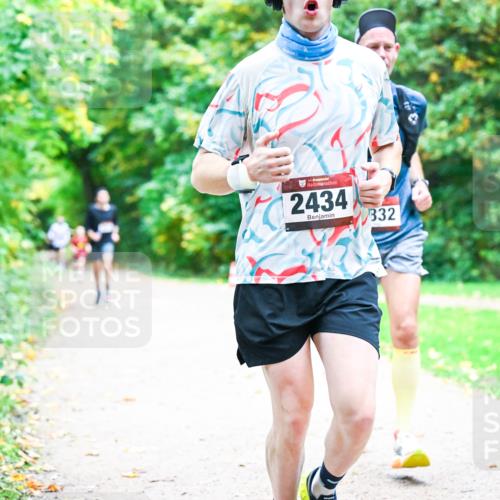 12.10.2025 - Bramfelder Halbmarathon 2025 Dr. Thomas Lammeyer http://msf.ph/oto/9352492 12.10.2025 10:43:50 Laufen 2434, 332 meine-sportfotos.de
