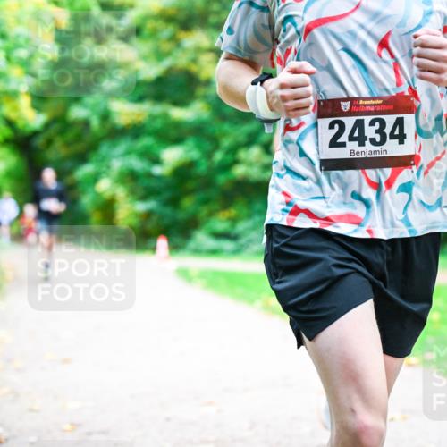 12.10.2025 - Bramfelder Halbmarathon 2025 Dr. Thomas Lammeyer http://msf.ph/oto/9352494 12.10.2025 10:43:50 Laufen 34, 2434 meine-sportfotos.de