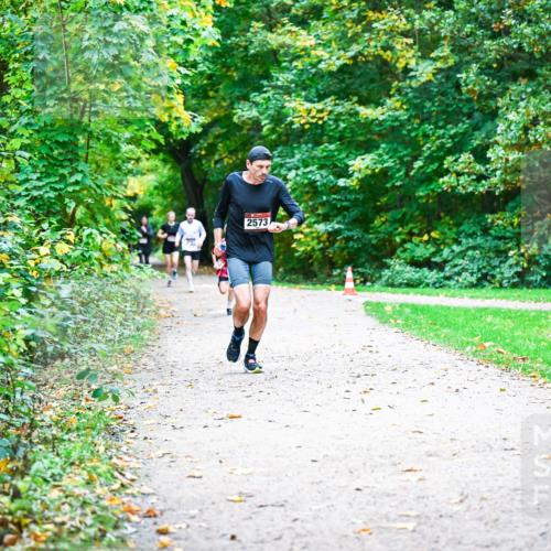 12.10.2025 - Bramfelder Halbmarathon 2025 Dr. Thomas Lammeyer http://msf.ph/oto/9352495 12.10.2025 10:43:53 Laufen 2573 meine-sportfotos.de
