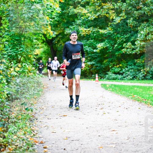 12.10.2025 - Bramfelder Halbmarathon 2025 Dr. Thomas Lammeyer http://msf.ph/oto/9352499 12.10.2025 10:43:54 Laufen 2573 meine-sportfotos.de