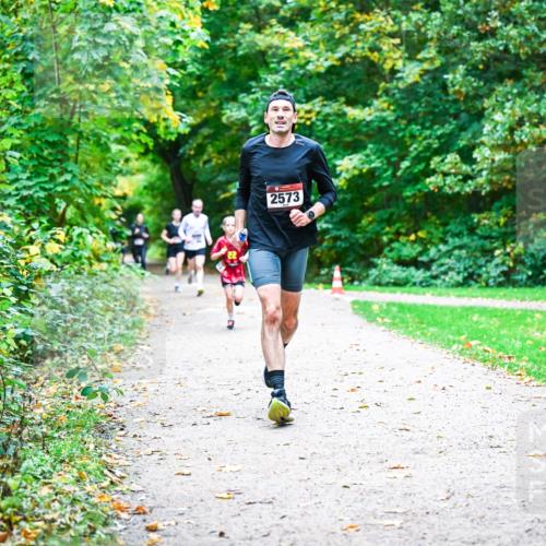 12.10.2025 - Bramfelder Halbmarathon 2025 Dr. Thomas Lammeyer http://msf.ph/oto/9352502 12.10.2025 10:43:54 Laufen 2573 meine-sportfotos.de