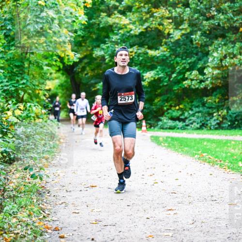 12.10.2025 - Bramfelder Halbmarathon 2025 Dr. Thomas Lammeyer http://msf.ph/oto/9352503 12.10.2025 10:43:54 Laufen 2573 meine-sportfotos.de