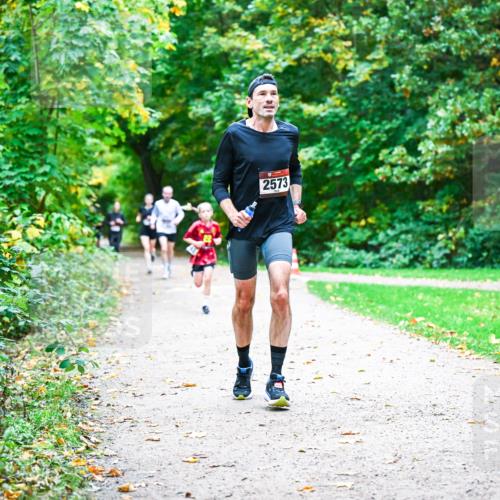 12.10.2025 - Bramfelder Halbmarathon 2025 Dr. Thomas Lammeyer http://msf.ph/oto/9352504 12.10.2025 10:43:55 Laufen 2573 meine-sportfotos.de