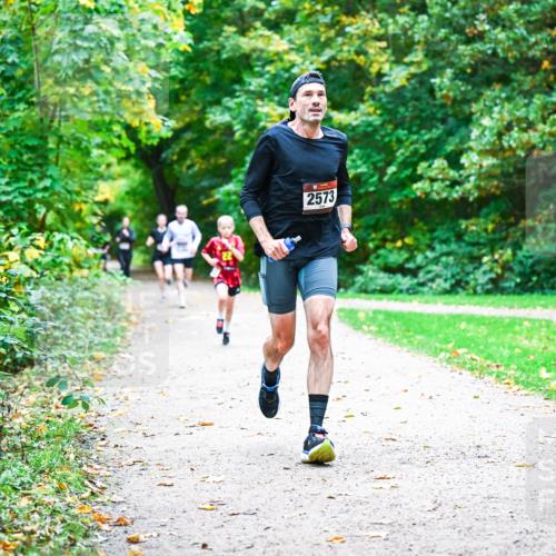 12.10.2025 - Bramfelder Halbmarathon 2025 Dr. Thomas Lammeyer http://msf.ph/oto/9352505 12.10.2025 10:43:55 Laufen 2573 meine-sportfotos.de