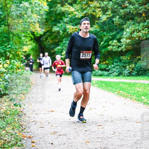 12.10.2025 - Bramfelder Halbmarathon 2025 Dr. Thomas Lammeyer http://msf.ph/oto/9352506 12.10.2025 10:43:55 Laufen 2573 meine-sportfotos.de