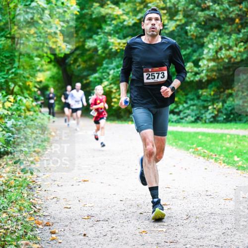 12.10.2025 - Bramfelder Halbmarathon 2025 Dr. Thomas Lammeyer http://msf.ph/oto/9352508 12.10.2025 10:43:55 Laufen 2573 meine-sportfotos.de