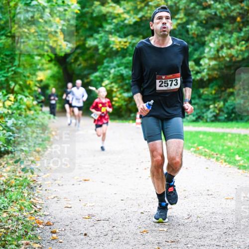 12.10.2025 - Bramfelder Halbmarathon 2025 Dr. Thomas Lammeyer http://msf.ph/oto/9352509 12.10.2025 10:43:55 Laufen 2573 meine-sportfotos.de