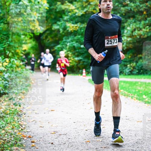 12.10.2025 - Bramfelder Halbmarathon 2025 Dr. Thomas Lammeyer http://msf.ph/oto/9352510 12.10.2025 10:43:55 Laufen 2573 meine-sportfotos.de