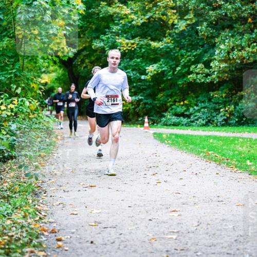 12.10.2025 - Bramfelder Halbmarathon 2025 Dr. Thomas Lammeyer http://msf.ph/oto/9352529 12.10.2025 10:43:59 Laufen 511, 2161 meine-sportfotos.de