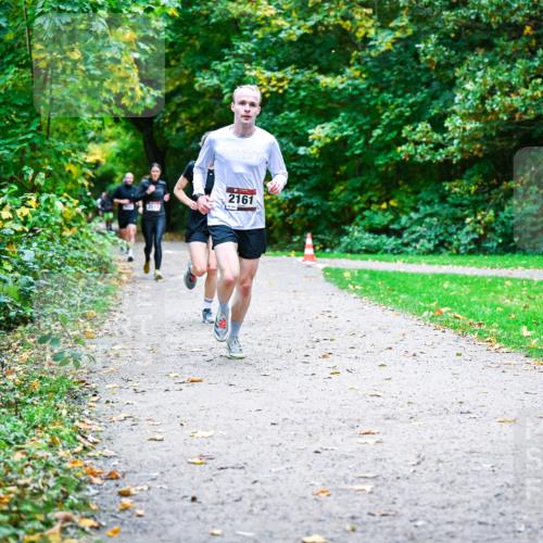 12.10.2025 - Bramfelder Halbmarathon 2025 Dr. Thomas Lammeyer http://msf.ph/oto/9352530 12.10.2025 10:43:59 Laufen 2511, 2161, 143 meine-sportfotos.de