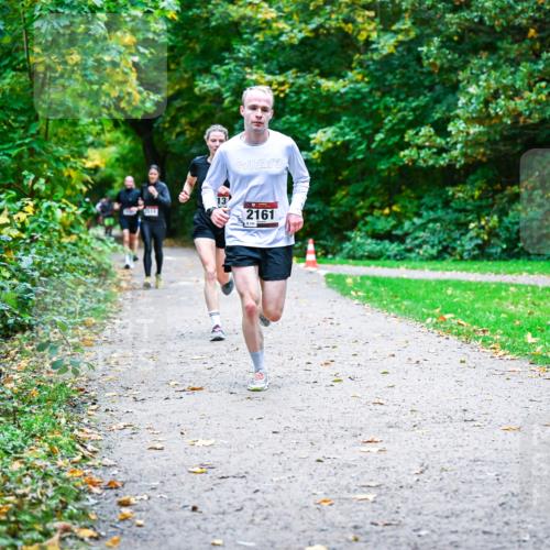 12.10.2025 - Bramfelder Halbmarathon 2025 Dr. Thomas Lammeyer http://msf.ph/oto/9352532 12.10.2025 10:44:00 Laufen 2161, 8143 meine-sportfotos.de