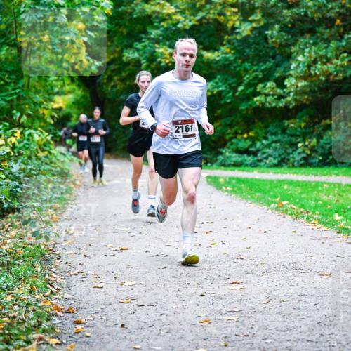 12.10.2025 - Bramfelder Halbmarathon 2025 Dr. Thomas Lammeyer http://msf.ph/oto/9352534 12.10.2025 10:44:00 Laufen 2161 meine-sportfotos.de