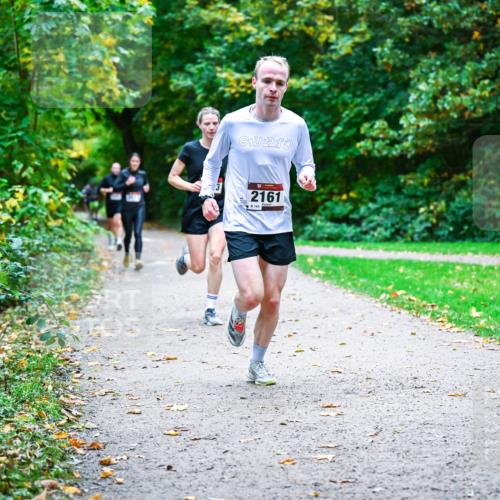 12.10.2025 - Bramfelder Halbmarathon 2025 Dr. Thomas Lammeyer http://msf.ph/oto/9352535 12.10.2025 10:44:00 Laufen 2161 meine-sportfotos.de