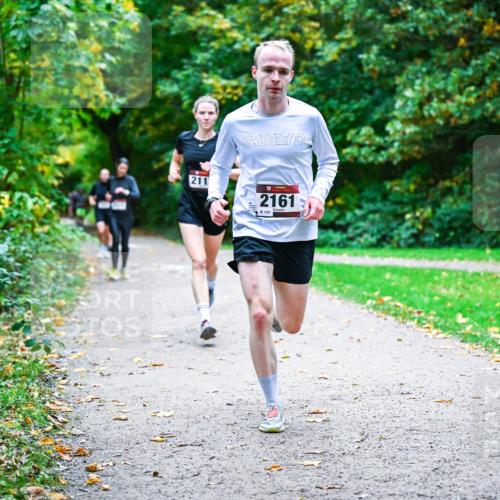 12.10.2025 - Bramfelder Halbmarathon 2025 Dr. Thomas Lammeyer http://msf.ph/oto/9352537 12.10.2025 10:44:00 Laufen 211, 2161, 143 meine-sportfotos.de