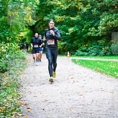 12.10.2025 - Bramfelder Halbmarathon 2025 Dr. Thomas Lammeyer http://msf.ph/oto/9352551 12.10.2025 10:44:04 Laufen 2692, 2511 meine-sportfotos.de