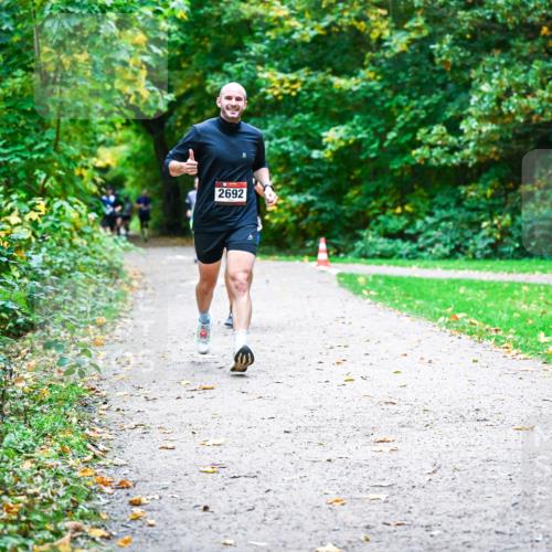 12.10.2025 - Bramfelder Halbmarathon 2025 Dr. Thomas Lammeyer http://msf.ph/oto/9352565 12.10.2025 10:44:07 Laufen 2692 meine-sportfotos.de