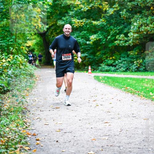 12.10.2025 - Bramfelder Halbmarathon 2025 Dr. Thomas Lammeyer http://msf.ph/oto/9352566 12.10.2025 10:44:07 Laufen 2692 meine-sportfotos.de