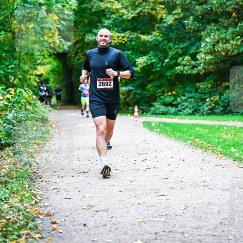 12.10.2025 - Bramfelder Halbmarathon 2025 Dr. Thomas Lammeyer http://msf.ph/oto/9352568 12.10.2025 10:44:07 Laufen 2692 meine-sportfotos.de